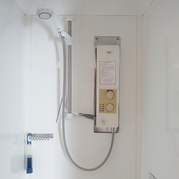 Double bedroom ensuite shower