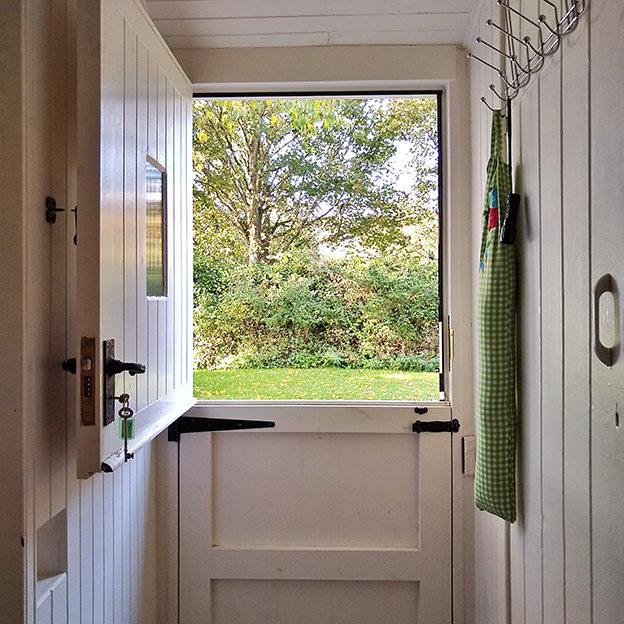 Access to rear lawns