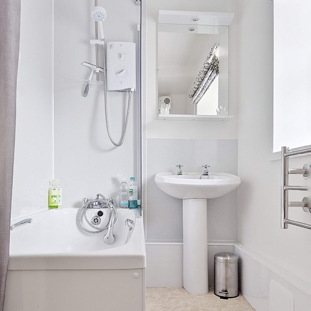 Lodge Barn bathroom