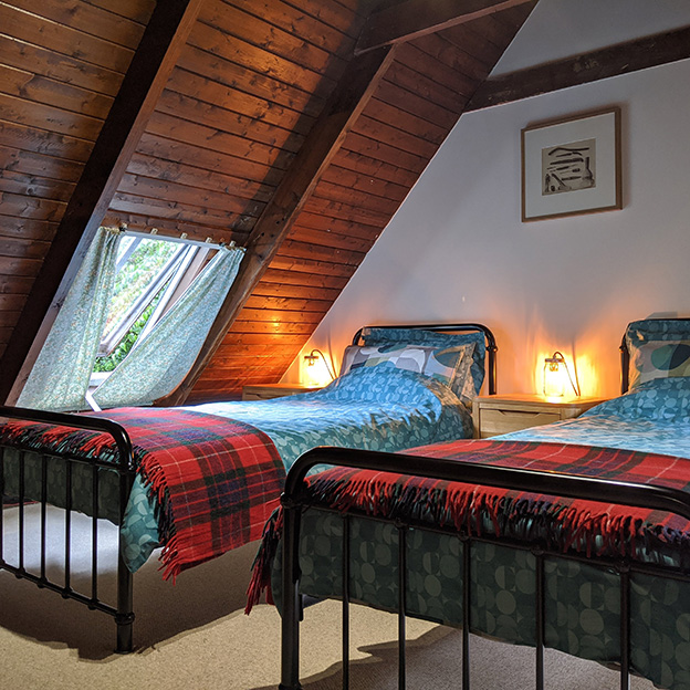 Lodge Barn twin bedroom